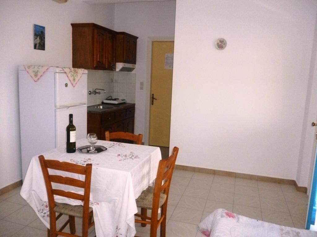 Apartments Jota Marathókampos Oda fotoğraf